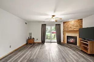 214 Douglas Dr, Brooklyn, WI 53521 - Photo 4