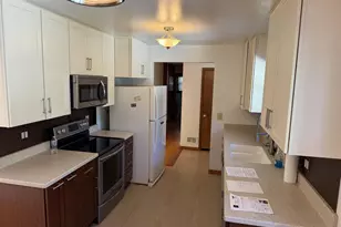 2913 Harriman Ln, Madison, WI 53713 - Photo 4