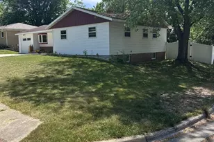 2913 Harriman Ln, Madison, WI 53713 - Photo 2