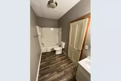 423-425 Center Avenue, Janesville, WI 53548 - Photo 6