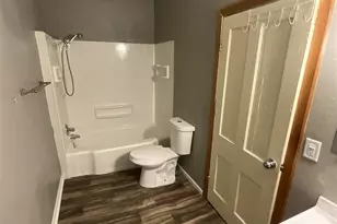 423-425 Center Ave, Janesville, WI 53548 - Photo 6