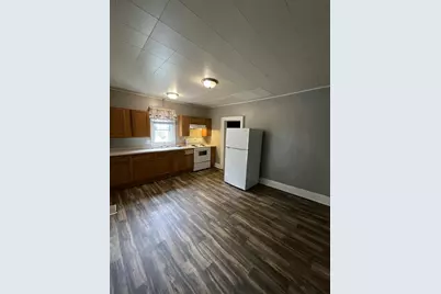 423-425 Center Avenue, Janesville, WI 53548 - Photo 2