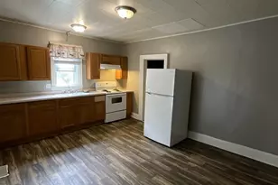423-425 Center Ave, Janesville, WI 53548 - Photo 2