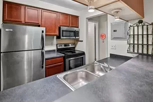 2420 Independence Ln, Madison, WI 53704 - Photo 4