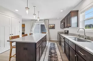 201 N Division St, Waunakee, WI 53597 - Photo 6