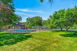 3108 Creekview Dr, Middleton, WI 53562 - Photo 4