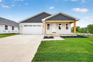 1061 Kamperschroer Wy, Sun Prairie, WI 53590 - Photo 2
