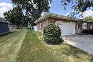 1125 N Pontiac Dr, Janesville, WI 53545 - Photo 8