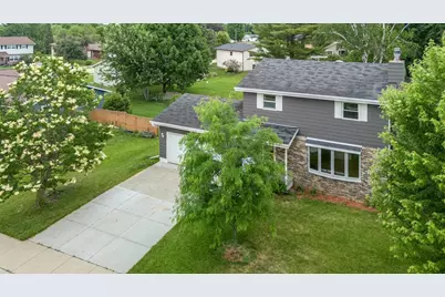 1289 Crossing Ridge Trail, Sun Prairie, WI 53590 - Photo 2