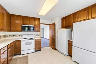 6122 Thornebury Dr, Madison, WI 53719 - Photo 6