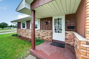 1302 E Garfield St, Mount Horeb, WI 53572 - Photo 2