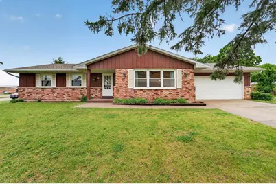 1302 E Garfield Street, Mount Horeb, WI 53572 - Photo 1