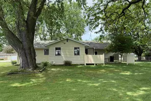 1040 N Sumac Dr, Janesville, WI 53545 - Photo 2