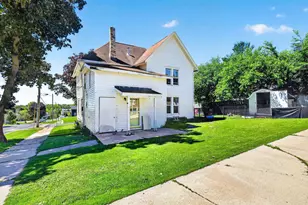 524 E Jefferson St, Stoughton, WI 53589 - Photo 2