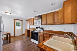 524 E Jefferson St, Stoughton, WI 53589 - Photo 14