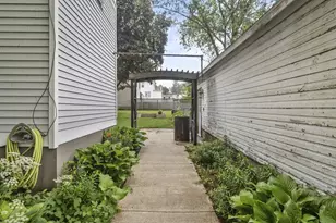 325 S Bridge St, Markesan, WI 53946 - Photo 38