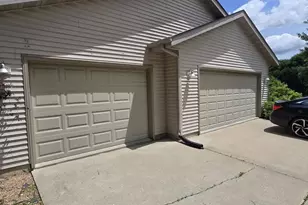 2 Snowflake Ct, Madison, WI 53719 - Photo 2
