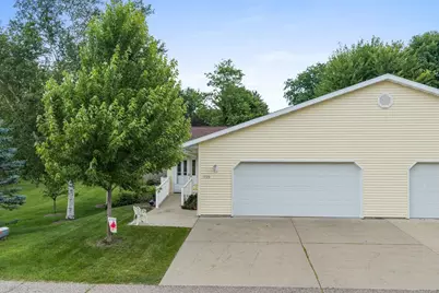 1720 N Hillcrest Drive, Baraboo, WI 53913 - Photo 2