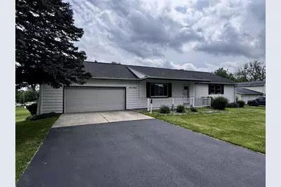 320 W Third Street, Fox Lake, WI 53933 - Photo 2