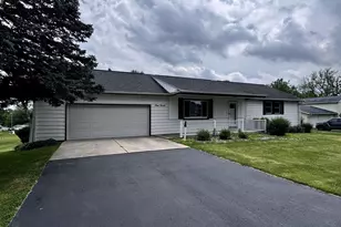 320 W 3rd St, Fox Lake, WI 53933 - Photo 2