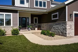 2009 Paris Ln, Cottage Grove, WI 53527 - Photo 4