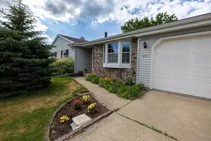 4211 Wilshire Ln, Janesville, WI 53546 - Photo 4
