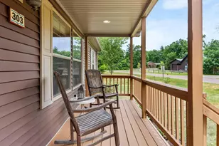 303 Berry Ln, Wisconsin Dells, WI 53965 - Photo 4