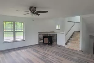 148 Shaw St, Baraboo, WI 53913 - Photo 2