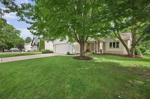 632 Grandview Dr, Sun Prairie, WI 53590 - Photo 2
