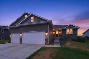 965 N Perry Pkwy, Oregon, WI 53575 - Photo 2