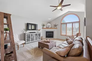 376 Concord Dr, Oregon, WI 53575 - Photo 4