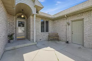 376 Concord Dr, Oregon, WI 53575 - Photo 2
