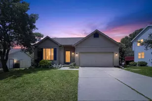 932 Vista Ridge Dr, Mount Horeb, WI 53572 - Photo 2