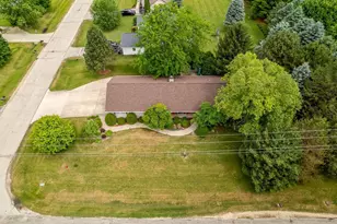 535 Danielson Dr, Darien, WI 53114 - Photo 4
