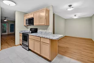 8206 Starr Grass Dr, Madison, WI 53719 - Photo 12