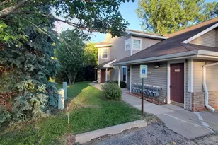 6253 Middleton Spring Dr Common, Middleton, WI 53562 - Photo 2