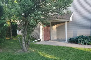 6253 Middleton Spring Dr Common, Middleton, WI 53562 - Photo 4