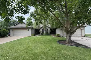 906 Prospect Ave, Beaver Dam, WI 53916 - Photo 1