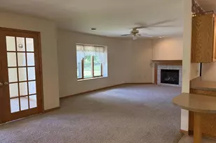 109 Elizabeth Ct, Deerfield, WI 53531 - Photo 4