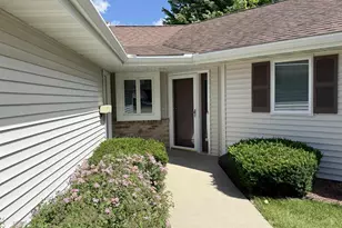 109 Elizabeth Ct, Deerfield, WI 53531 - Photo 2