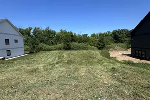 186 Savannah Pkwy, Deerfield, WI 53531 - Photo 2