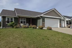 678 Westfield Ave, Janesville, WI 53536 - Photo 2