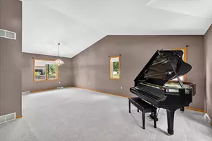 7129 Countrywood Ln, Madison, WI 53719 - Photo 6