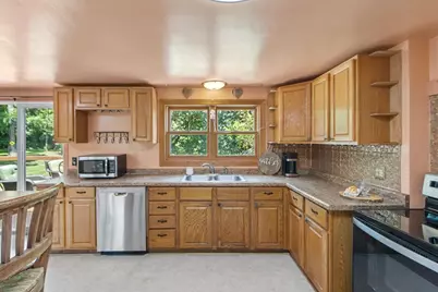 10328 W State Road 81, Beloit, WI 53511 - Photo 14