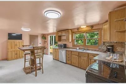 10328 W State Road 81, Beloit, WI 53511 - Photo 14