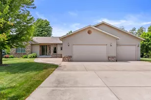 1360 Sawgrass Dr, Nekoosa, WI 54457 - Photo 2