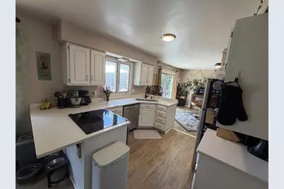1020 Devonshire Drive, Oshkosh, WI 54902 - Photo 2
