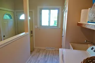 1020 Devonshire Dr, Oshkosh, WI 54902 - Photo 6