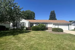 919 N Wuthering Hills Dr, Janesville, WI 53546 - Photo 2