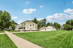 1401 Oakland Ave, Janesville, WI 53545 - Photo 2
